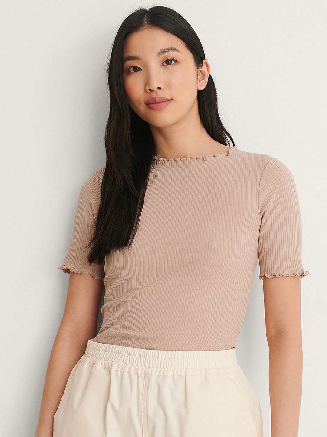 

NA-KD Beige Ribbed Lettuce Hem Top