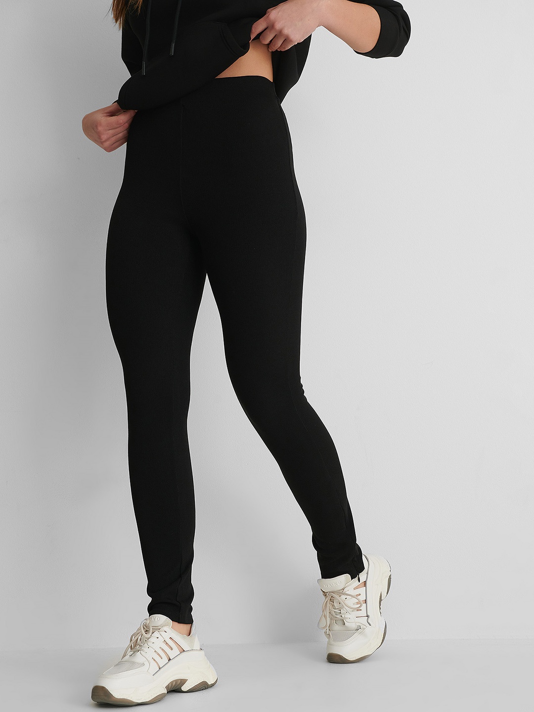 

NA-KD Women Black Solid Ribbed Jeggings