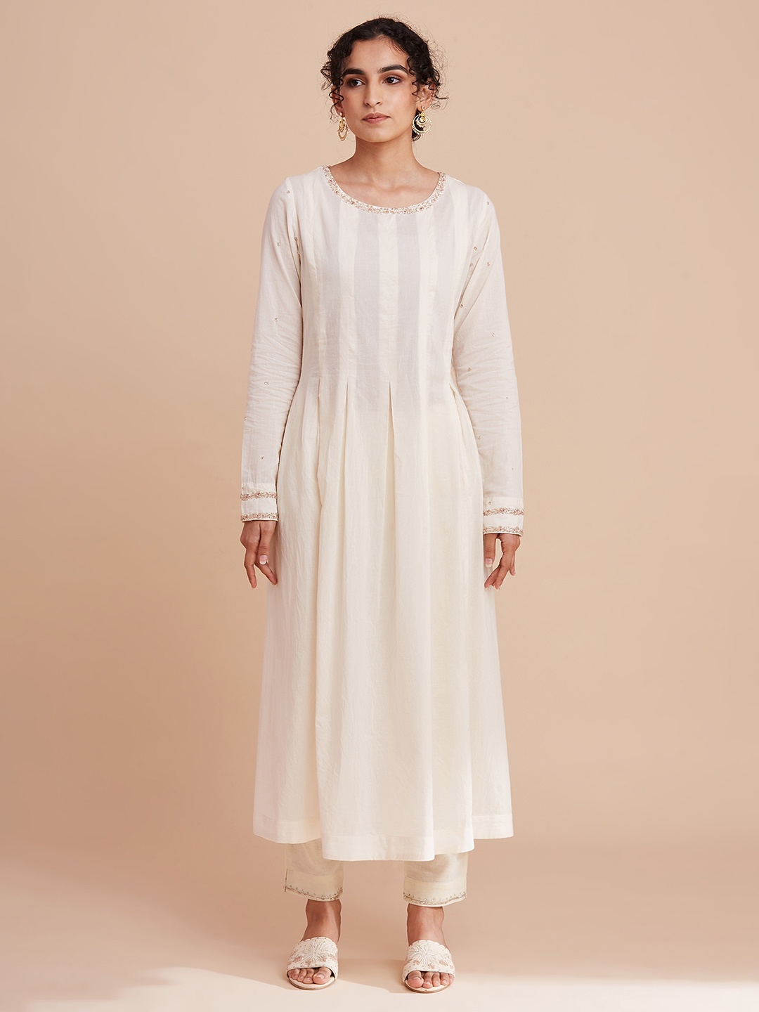 

W The Folksong Collection Women Cream-Coloured Embellished Thread Work Anarkali Kurta