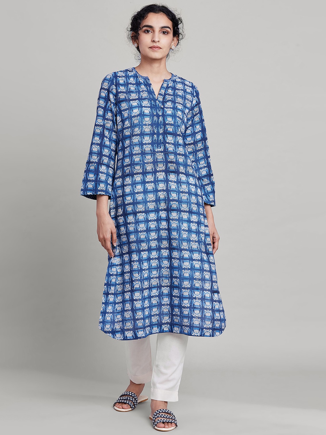 

W The Folksong Collection Women Blue Geometric Printed Cotton Kurta