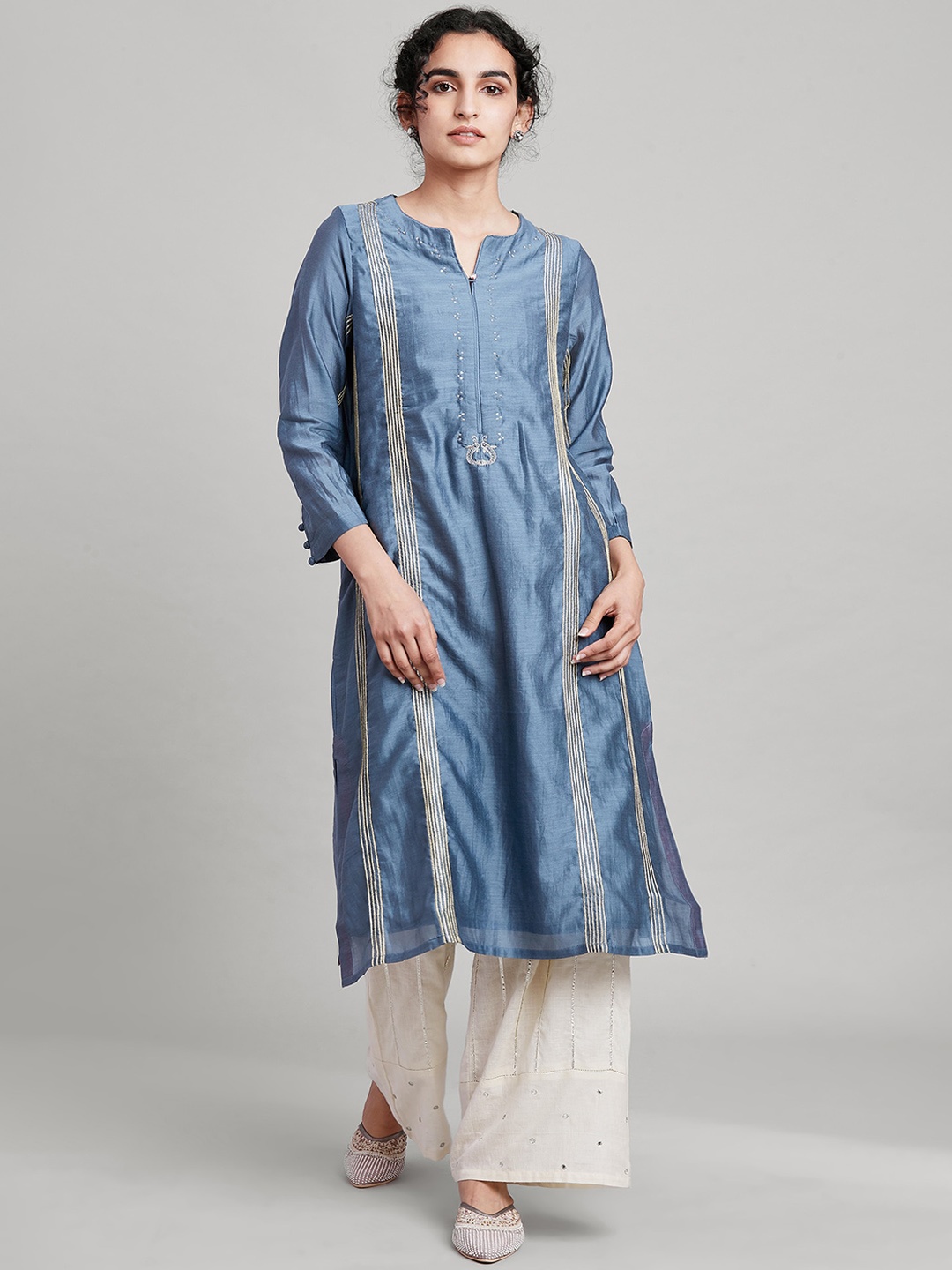 

W The Folksong Collection Women Blue Embellished Cotton Silk Kurta