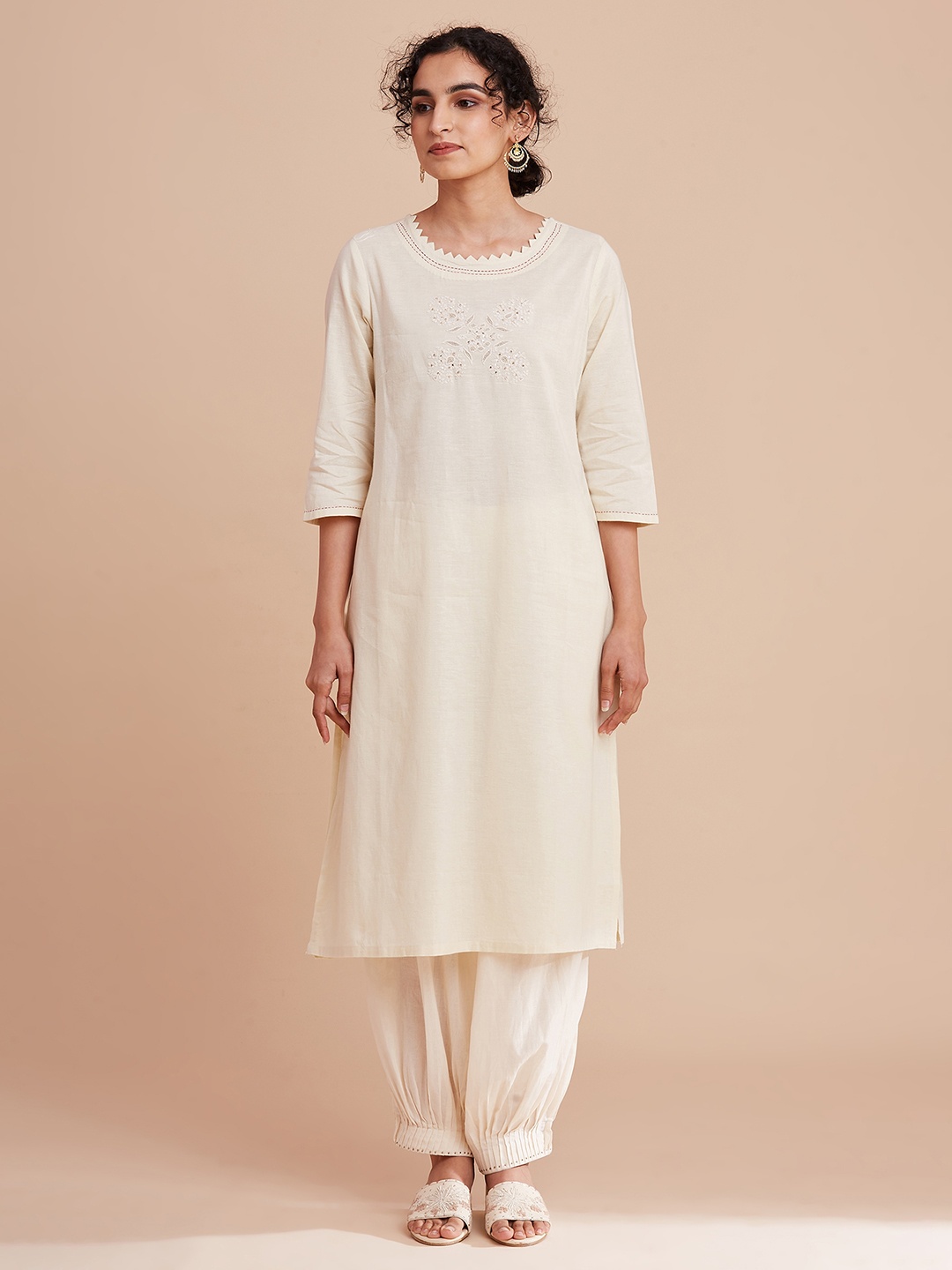 

W The Folksong Collection Women OFF White Embroidered Kurta