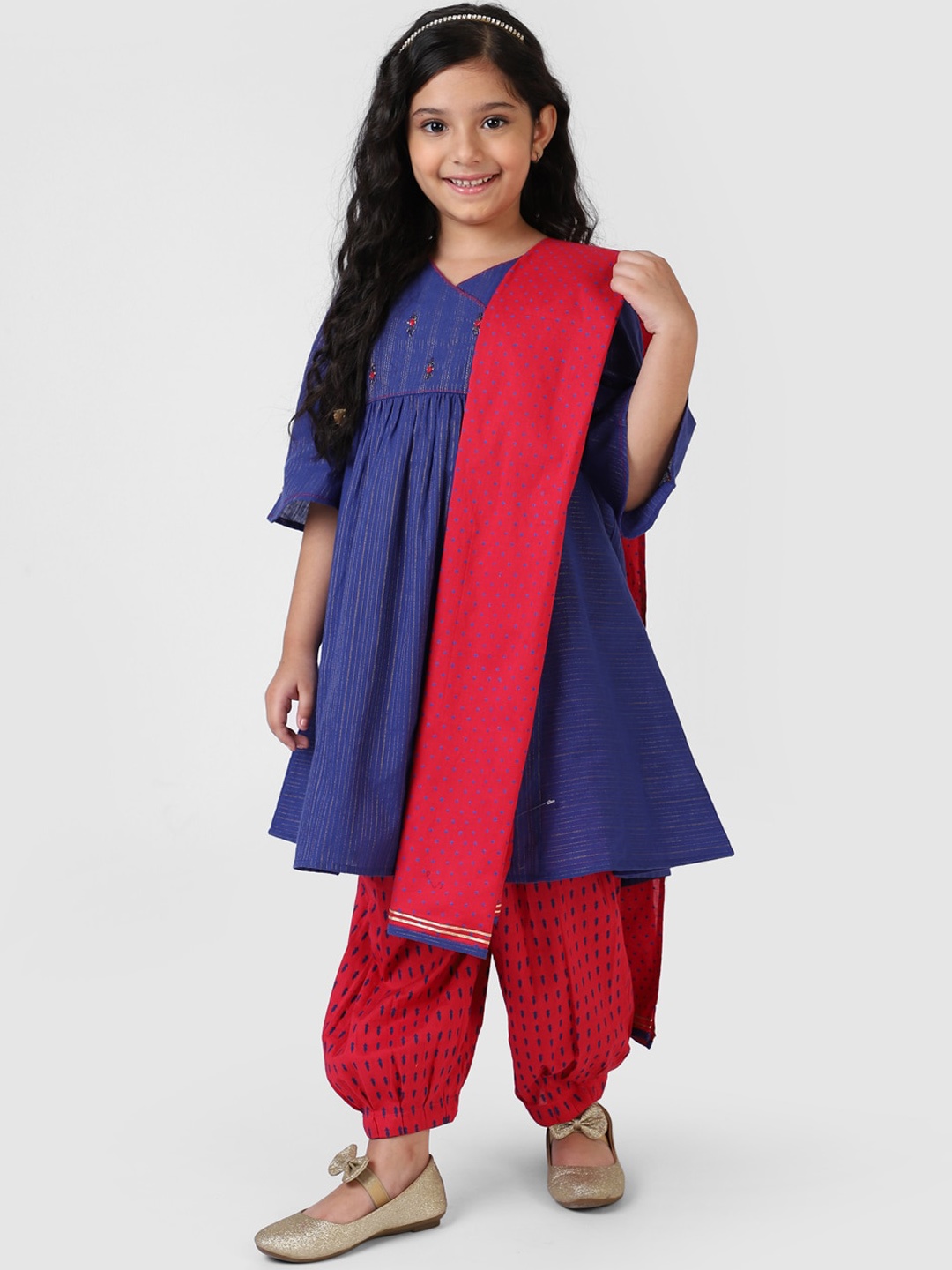 

Fabindia Girls Blue & Magenta Striped Thread Work Pure Cotton Kurta with Salwar & Dupatta