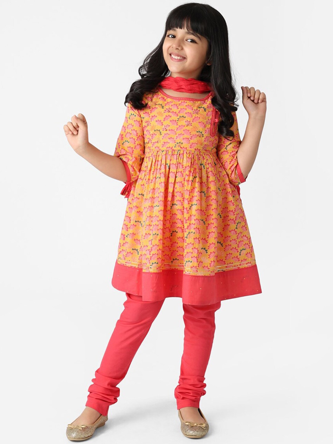

Fabindia Girls Yellow & Peach-Coloured Printed Pure Cotton Kurta with Churidar & Dupatta