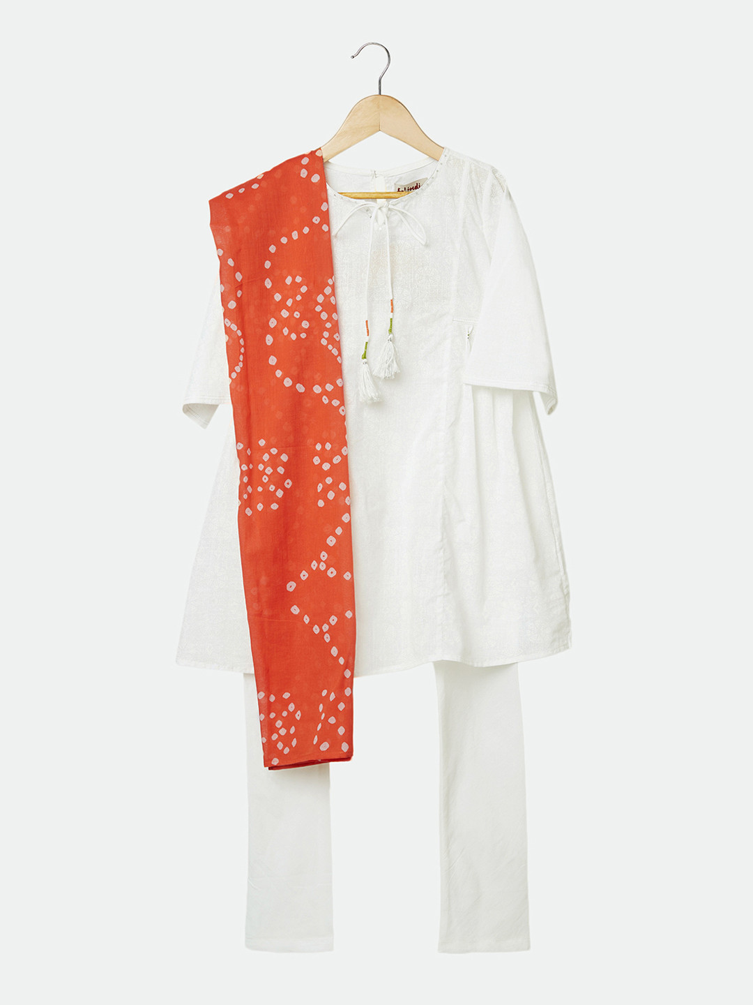 

Fabindia Girls White Pure Cotton Kurta with Pyjamas & With Dupatta