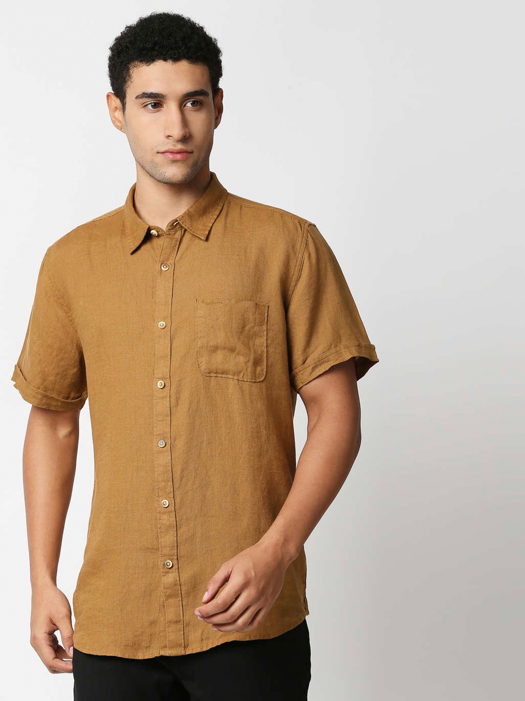 

Pepe Jeans Men Brown Solid Linen Casual Shirt