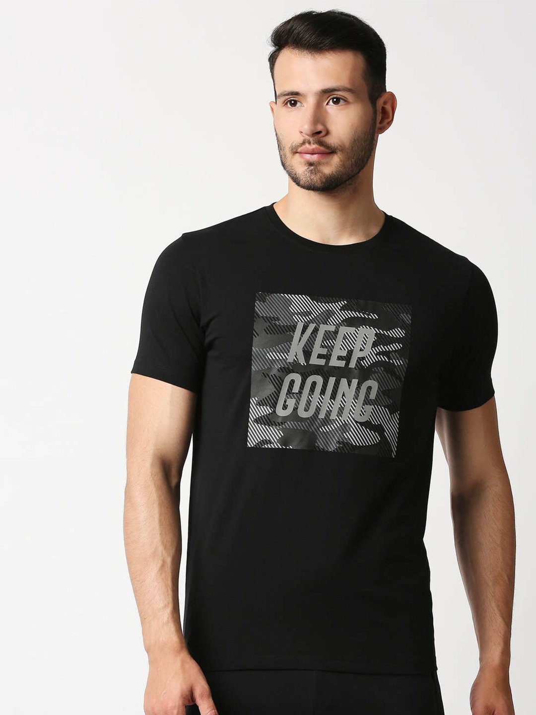 

Pepe Jeans Men Black Typography Printed Slim Fit T-shirt