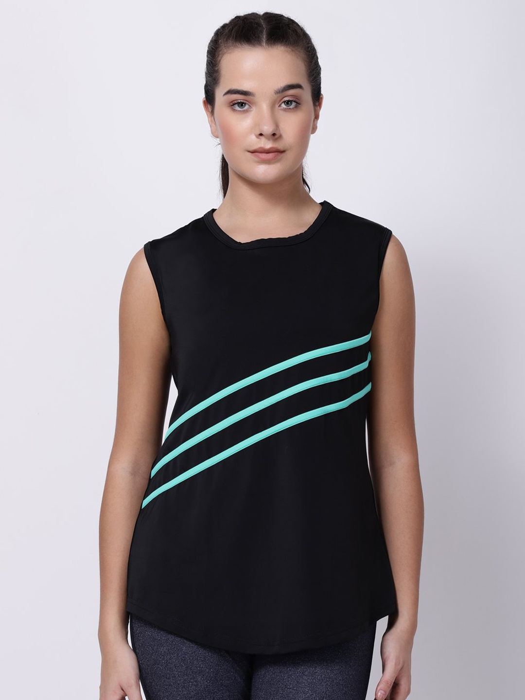 

STUDIOACTIV Women Black & Green Printed T-shirt