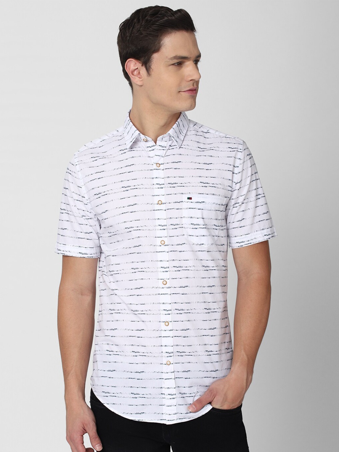 

Peter England Casuals Men White Slim Fit Stripes Printed Cotton Casual Shirt