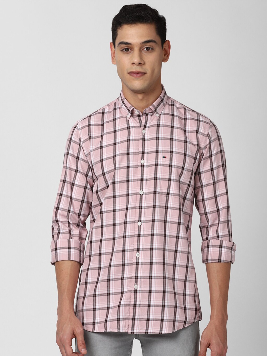 

Peter England Casuals Men Pink Slim Fit Checked Pure Cotton Casual Shirt