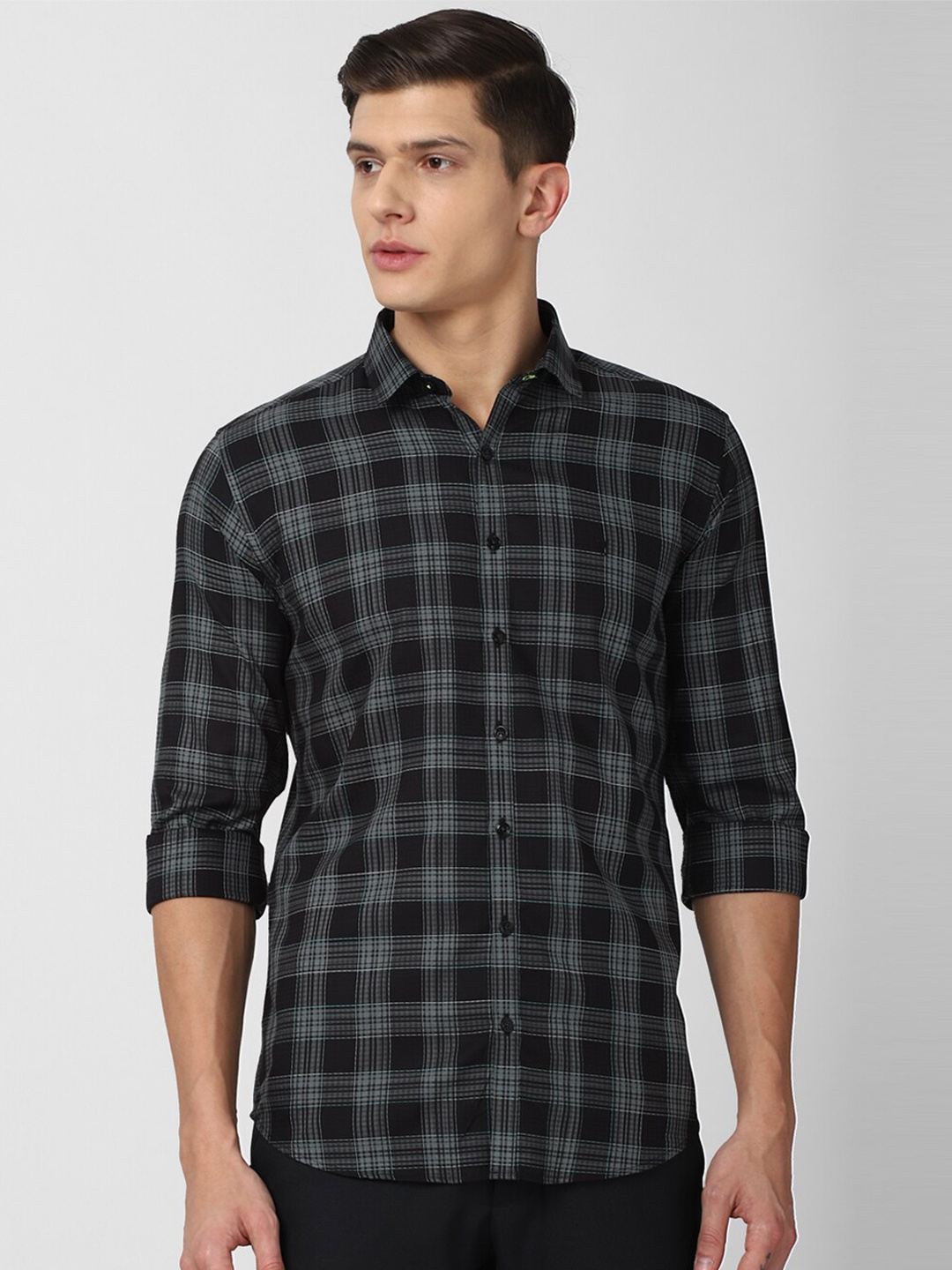 

V Dot Men Black Slim Fit Checked Pure Cotton Casual Shirt