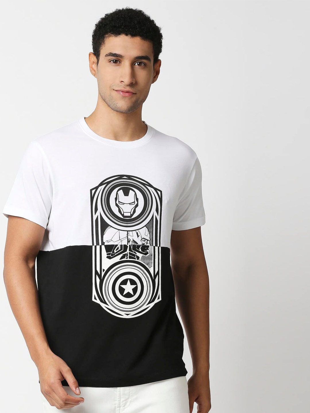 

Pepe Jeans Men White & Black Colourblocked Regular Fit Monochrome Cotton T-shirt