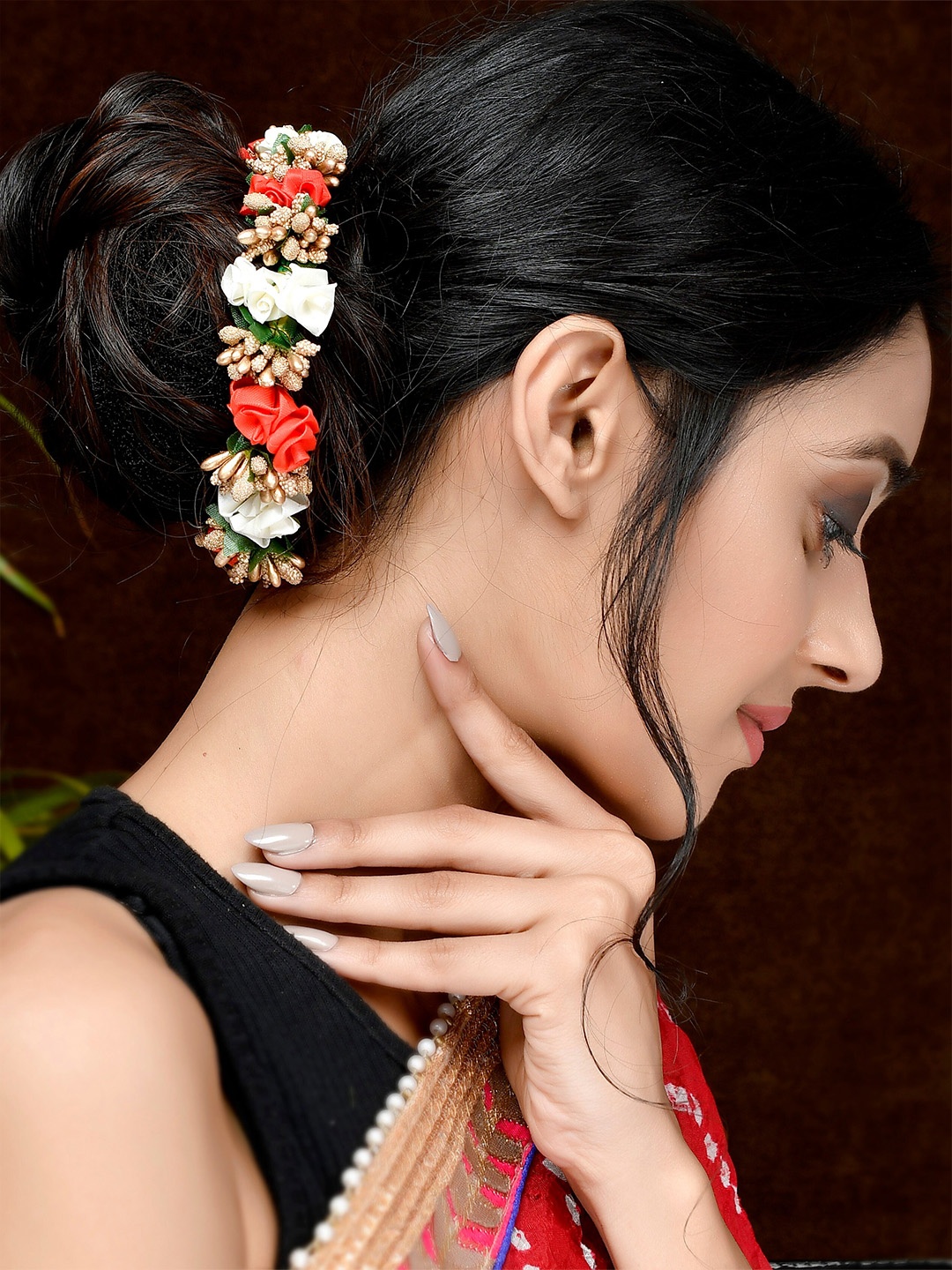 

Silvermerc Designs Women Red & Gold-Toned Embellished Hair Accessory Set