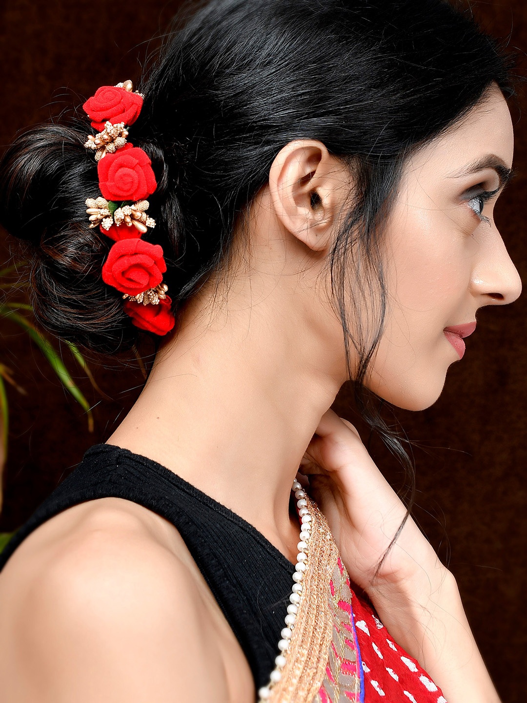 

Silvermerc Designs Women Red & Gold-Toned Embellished Hair Accessory Set