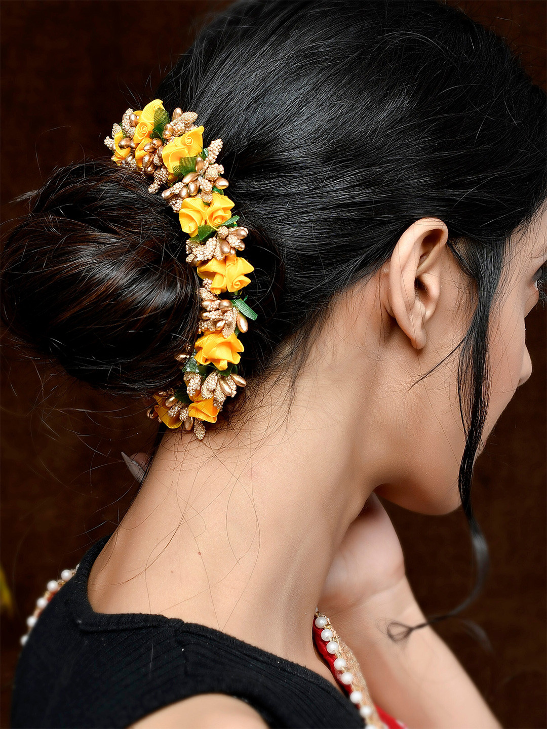 

Silvermerc Designs Women Yellow & Gold-Toned Embellished Hair Accessory Set