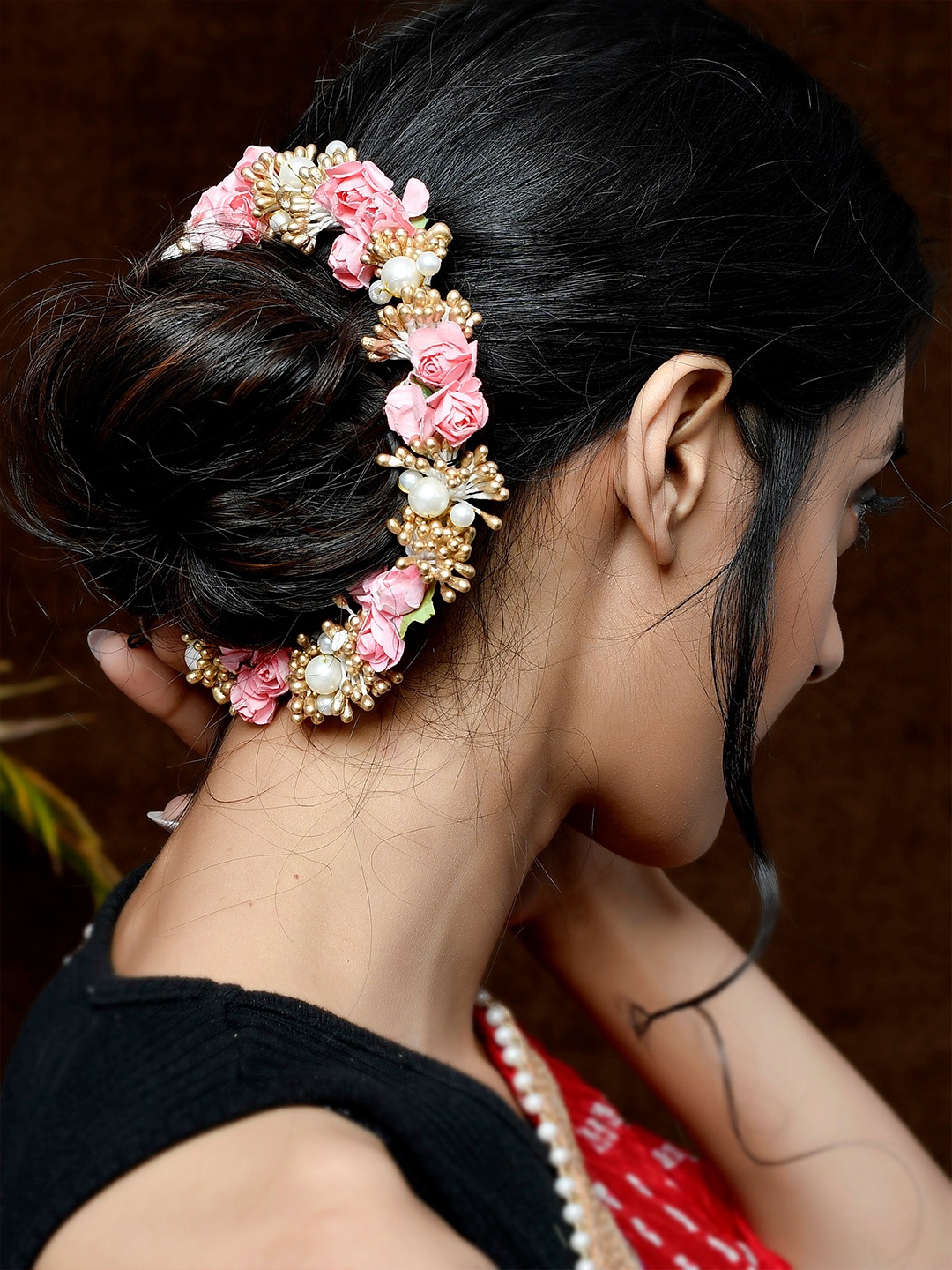 

Silvermerc Designs Women Red & Gold-Toned Embellished Hair Accessory Set