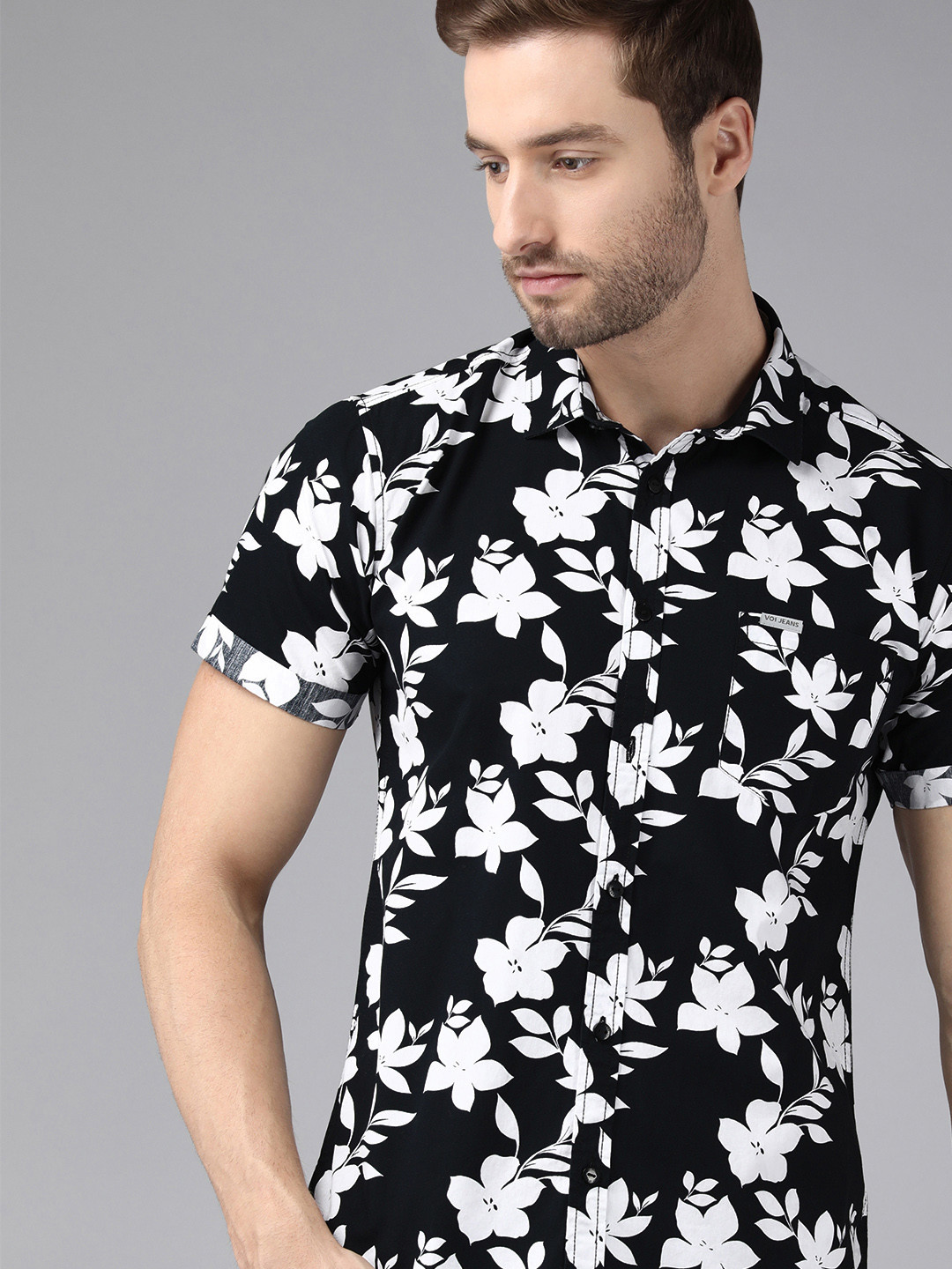 

Voi Jeans Men Black & White Standard Slim Fit Floral Pure Cotton Monochrome Casual Shirt
