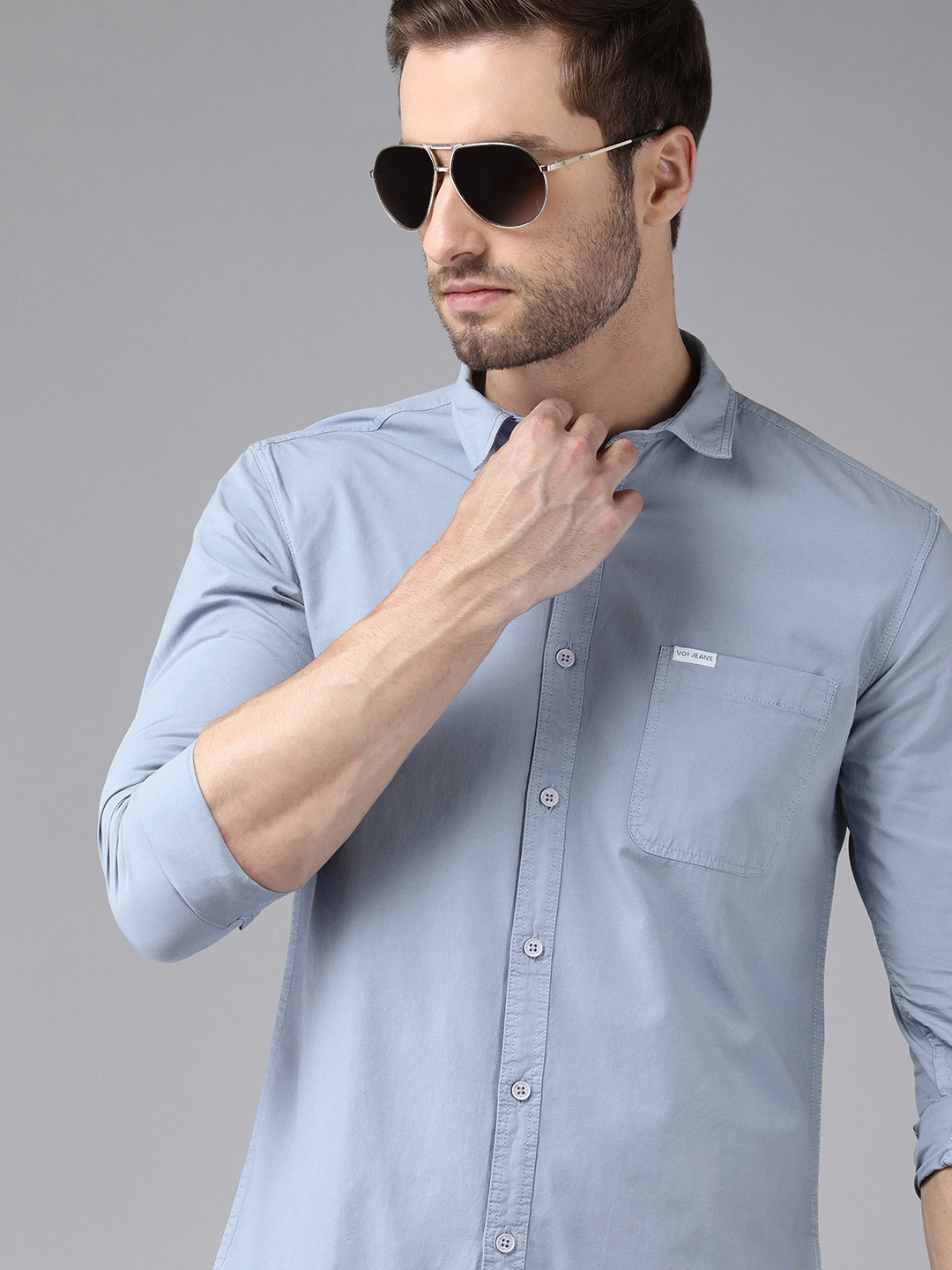 

Voi Jeans Men Blue Solid Standard Slim Fit Chambray Pure Cotton Casual Shirt