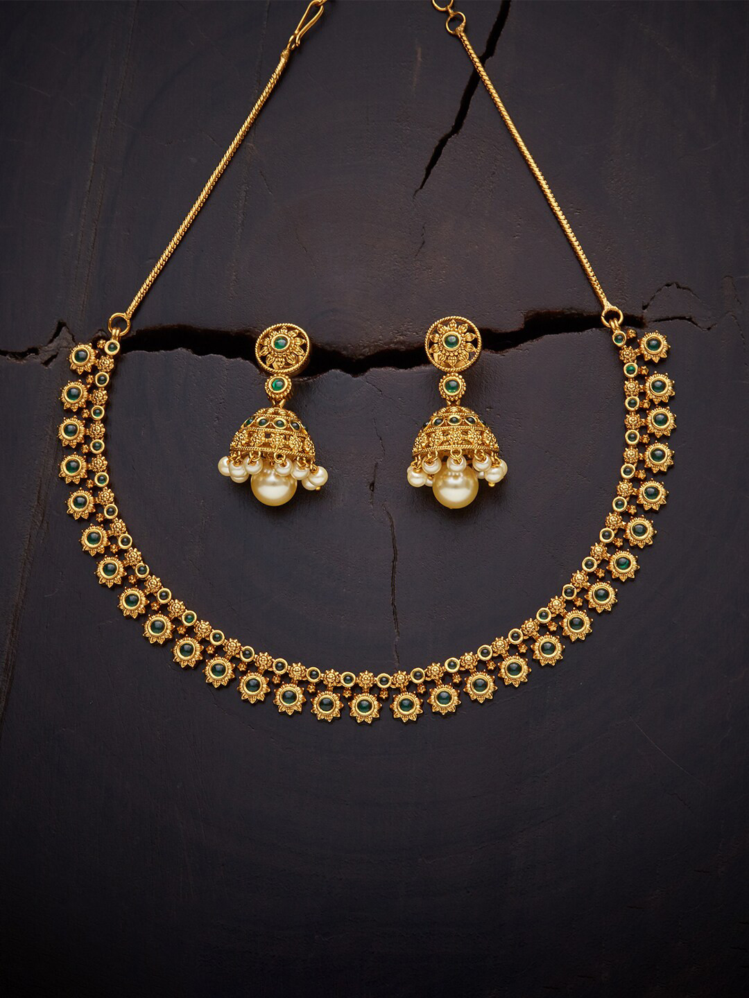 

Kushal's Fashion Jewellery Women Green Gold-Plated Necklace Set