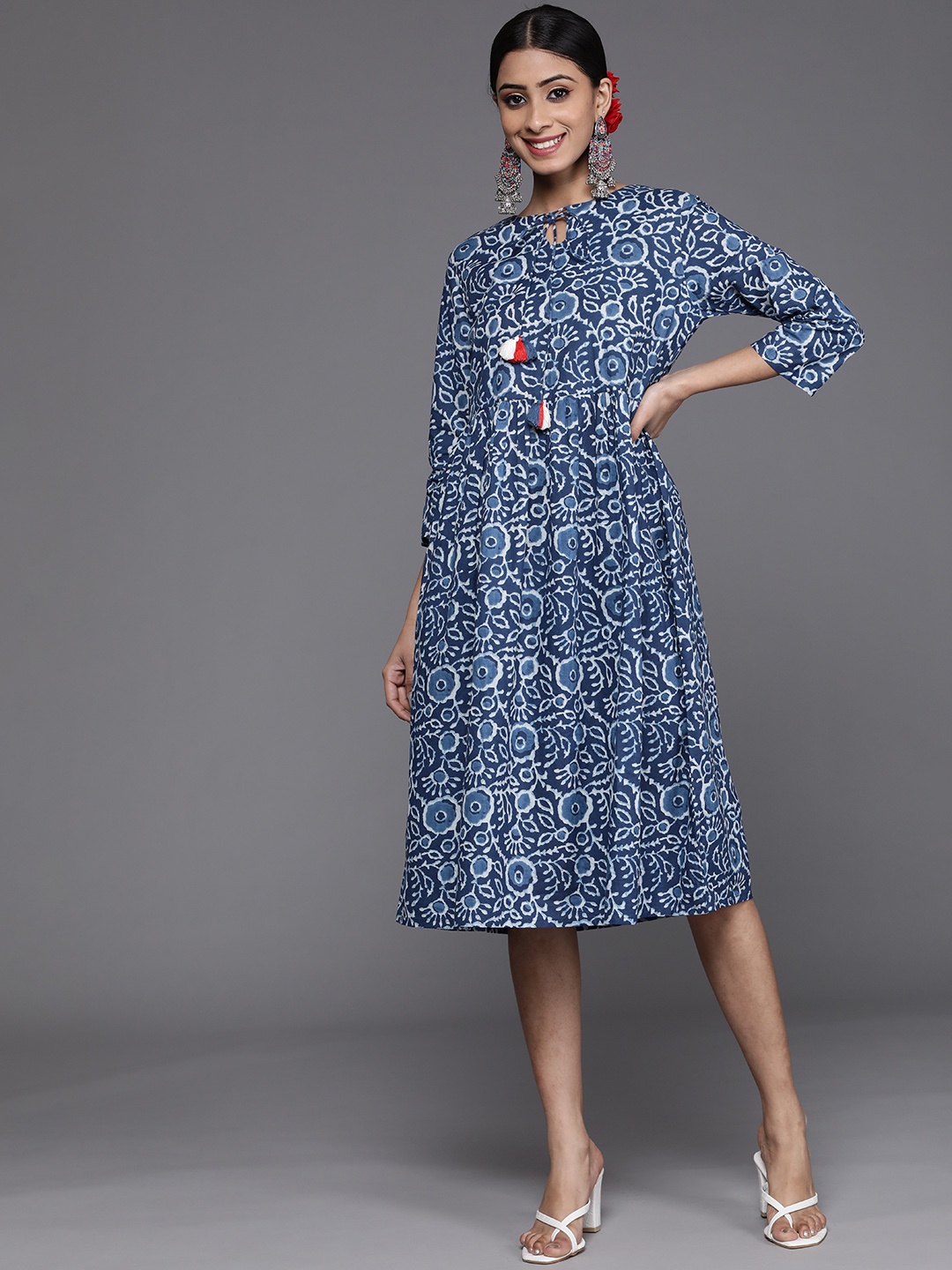 

Varanga Women Blue & White Ethnic Motifs Printed Pure Cotton Dress