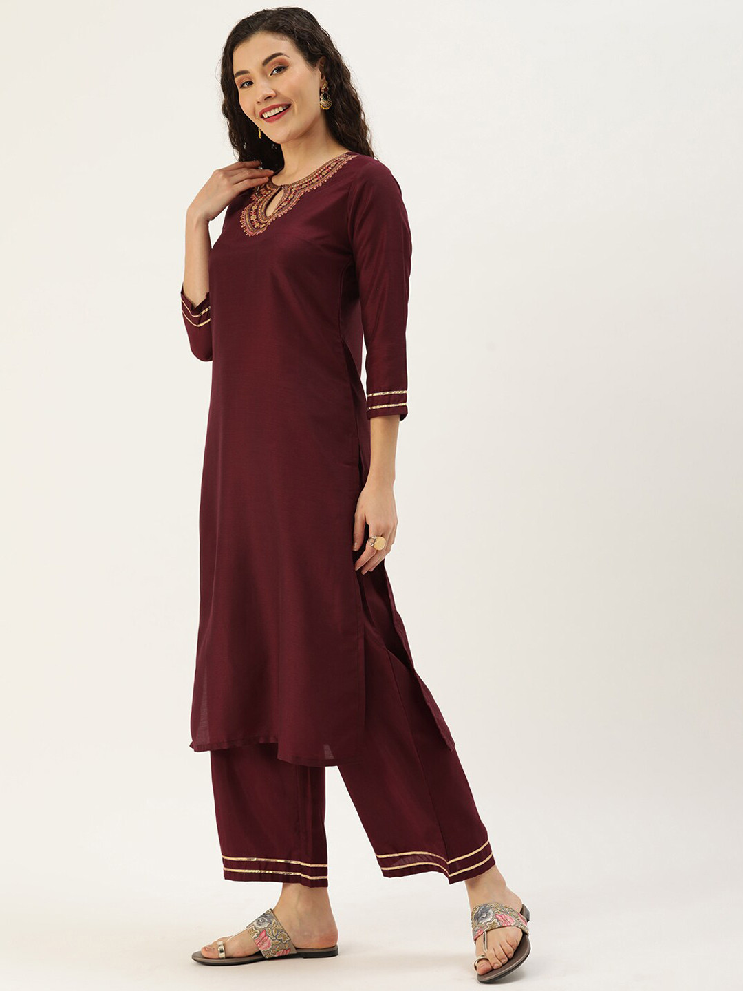 

Somras Women Maroon Ethnic Motifs Yoke Design Sequinned Kurta with Trousers