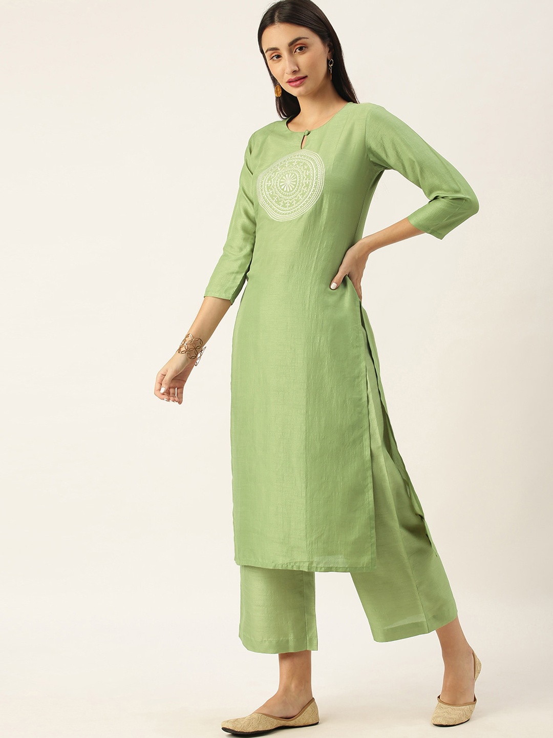 

Somras Women Green Embroidered Kurti with Trousers