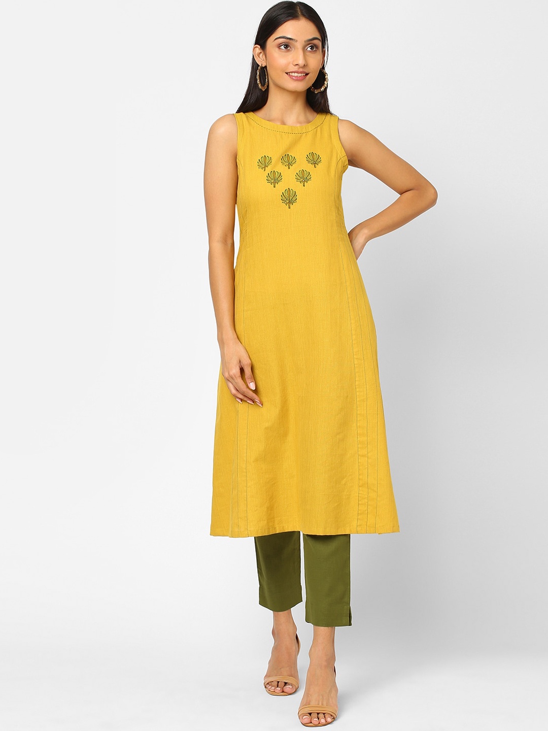 

KAMI KUBI Women Yellow Floral Embroidered Block Print Pure Cotton Thread Work Kurta