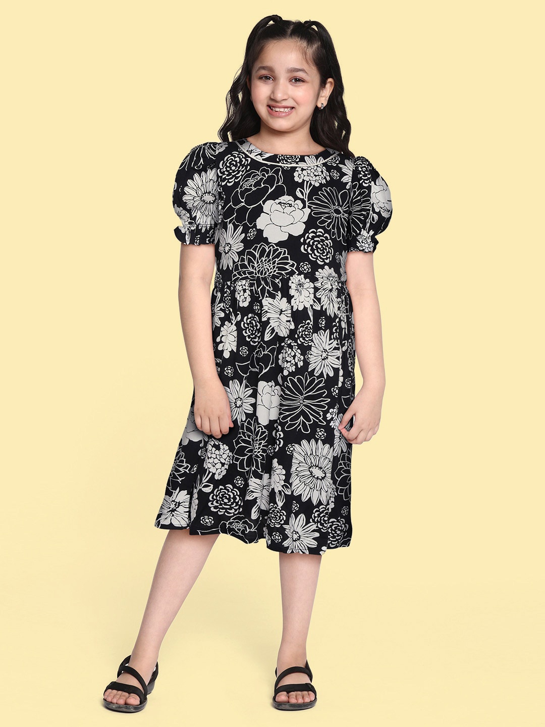 

Bella Moda Girls Black & White Floral Printed Pure Cotton A-Line Dress