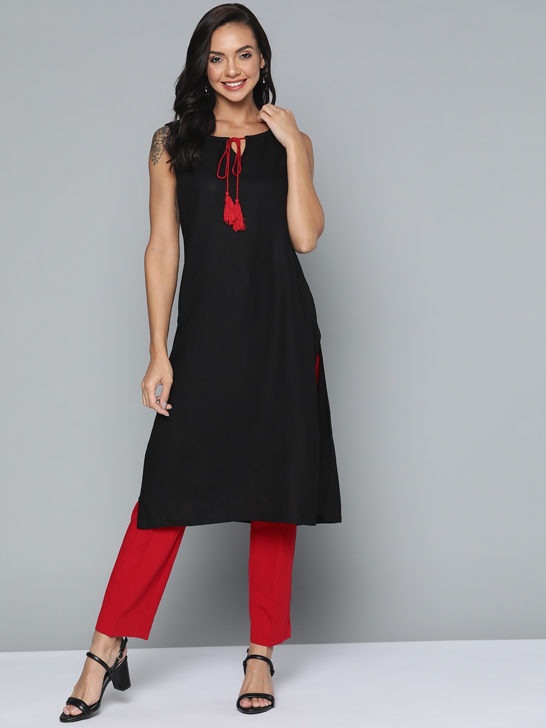 

HERE&NOW Women Black Solid Straight Kurta