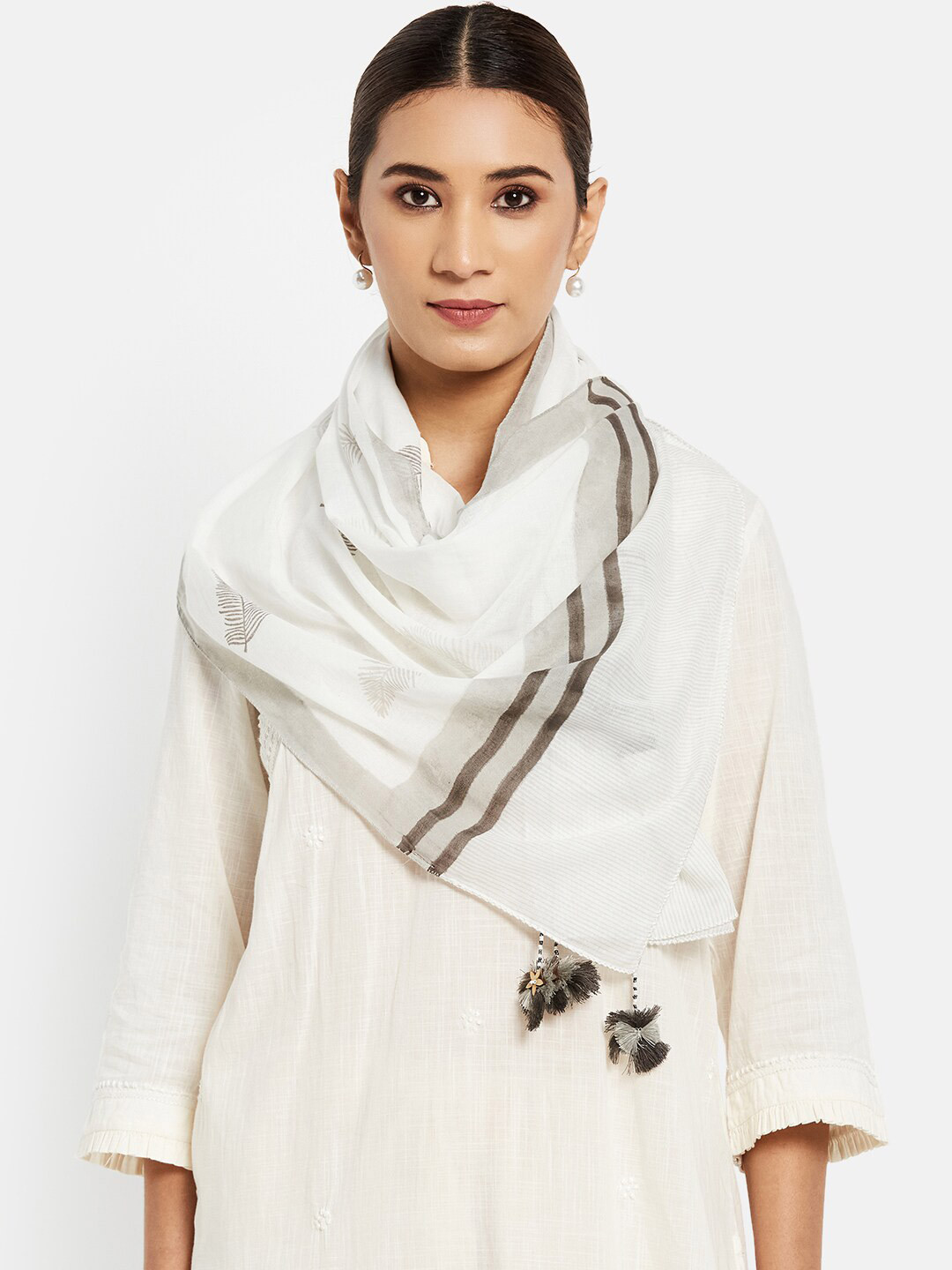 

Fabindia Women Black & White Floral Printed Cotton Stoles