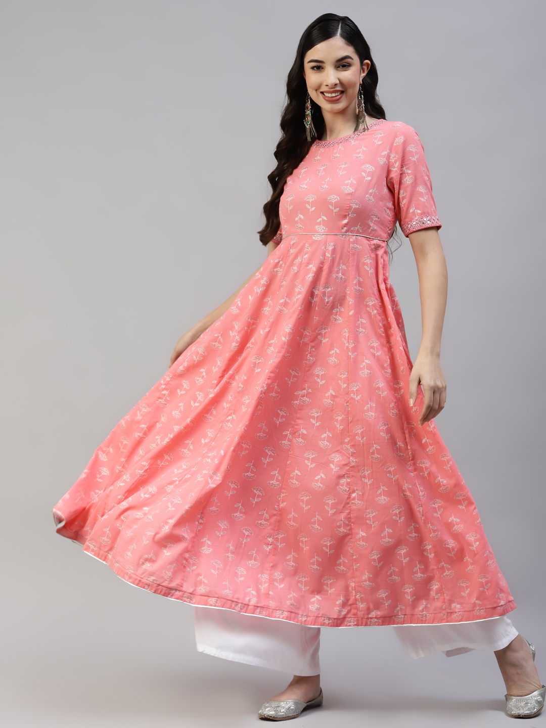 

Poshak Hub Women Peach-Coloured & White Ethnic Motifs Printed Thread Work Anarkali Kurta
