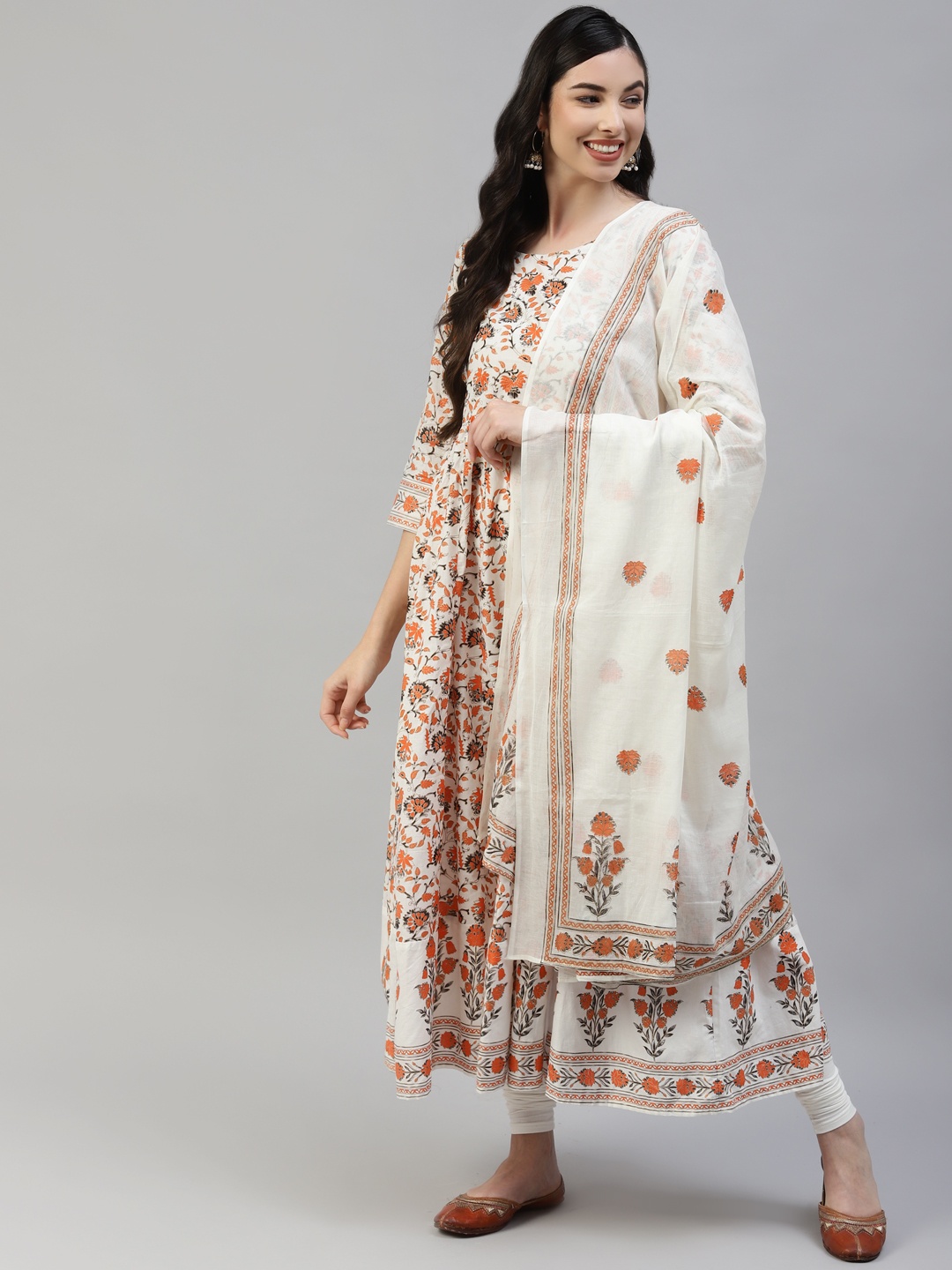 

Poshak Hub Women White Ethnic Motifs Kurta With Leggings & Dupatta