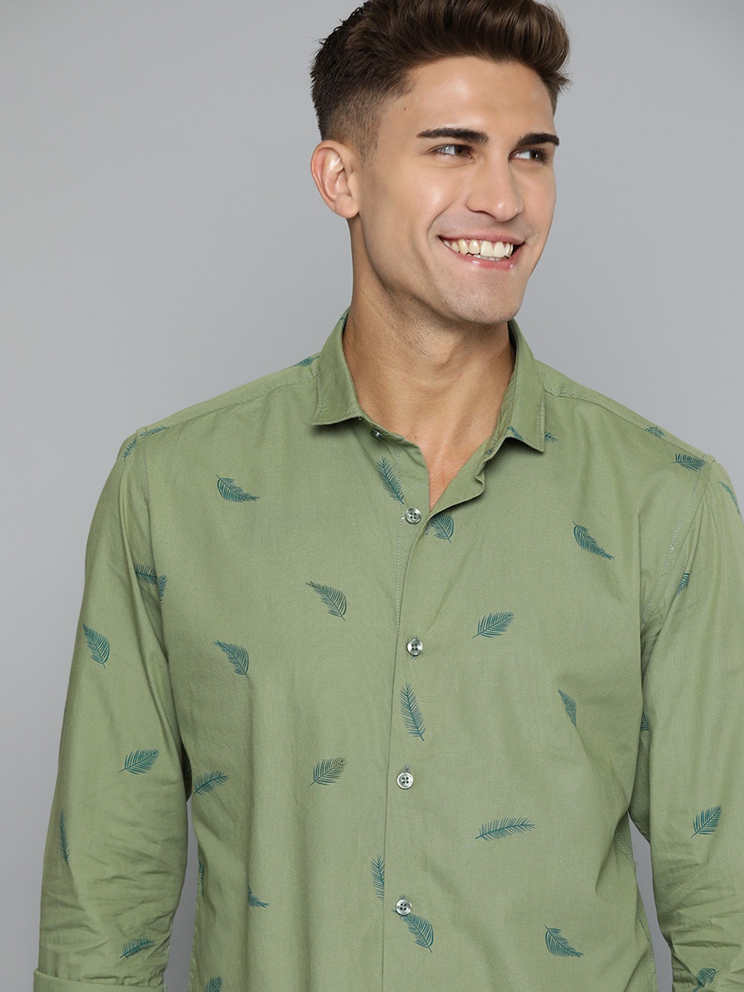 

Mast & Harbour Men Green Printed Casual Shirt