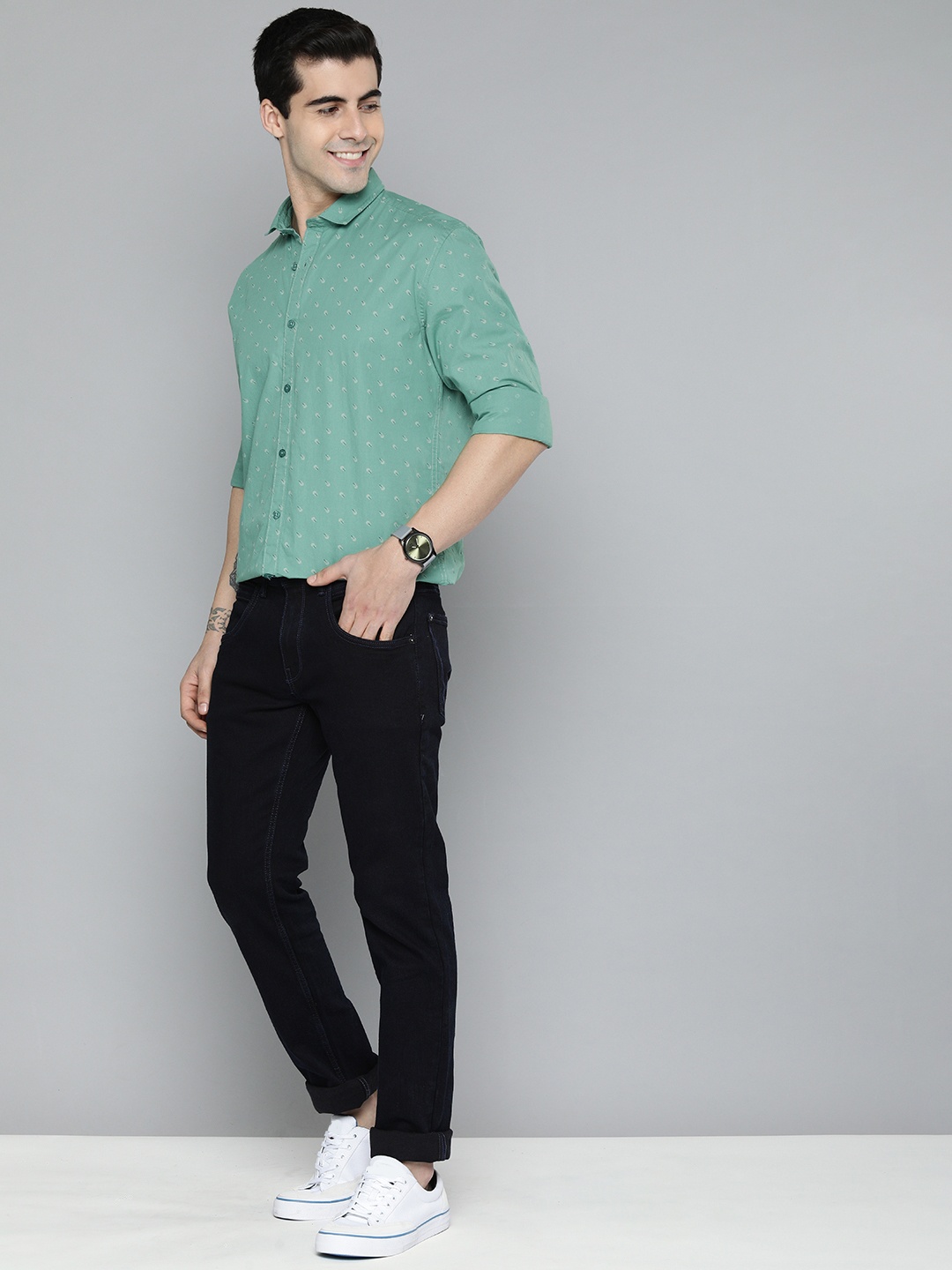 

Mast & Harbour Men Sage Green Conversational Opaque Printed Pure Cotton Casual Shirt