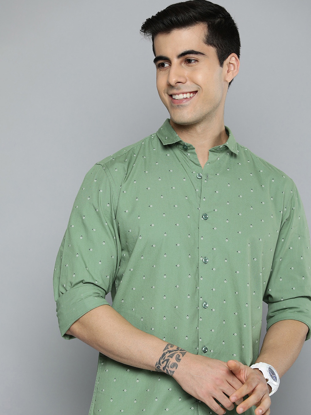 

Mast & Harbour Men Green Geometric Print Slim Fit Pure Cotton Casual Shirt