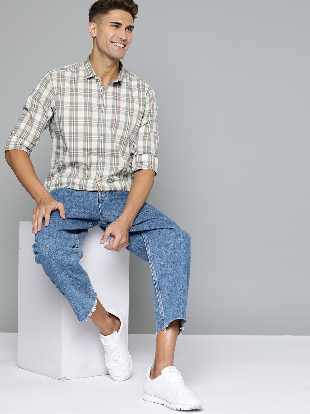 

Mast & Harbour Men Grey & Off-White Pure Cotton Tartan Checked Casual Shirt
