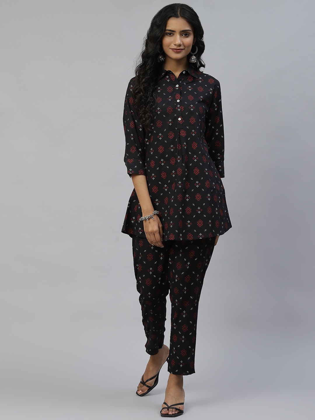 

DESI BEATS Women Black Printed Kurta with Trousers