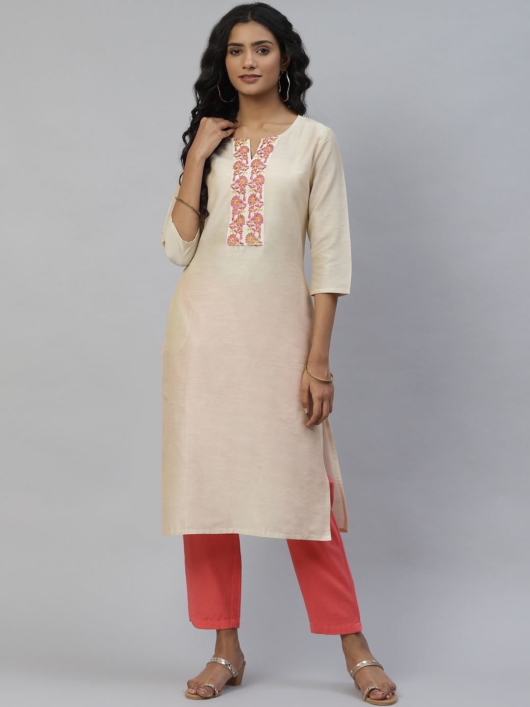 

DESI BEATS Women Off White Floral Yoke Design Thread Work Kurta