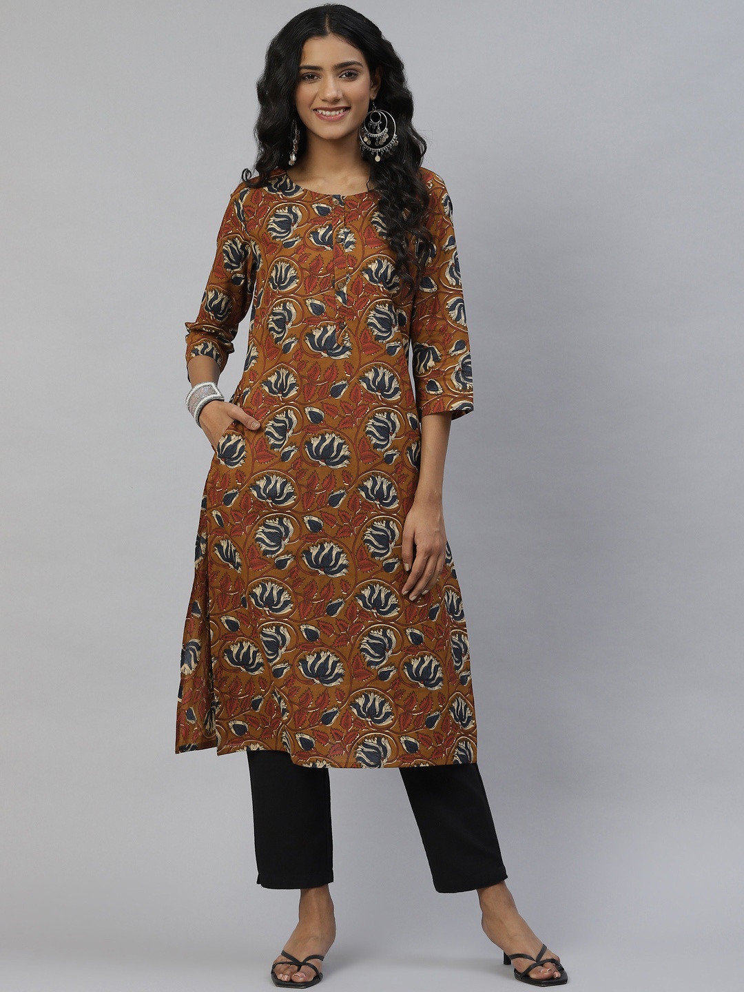

DESI BEATS Women Brown Floral Printed Cotton Kurta