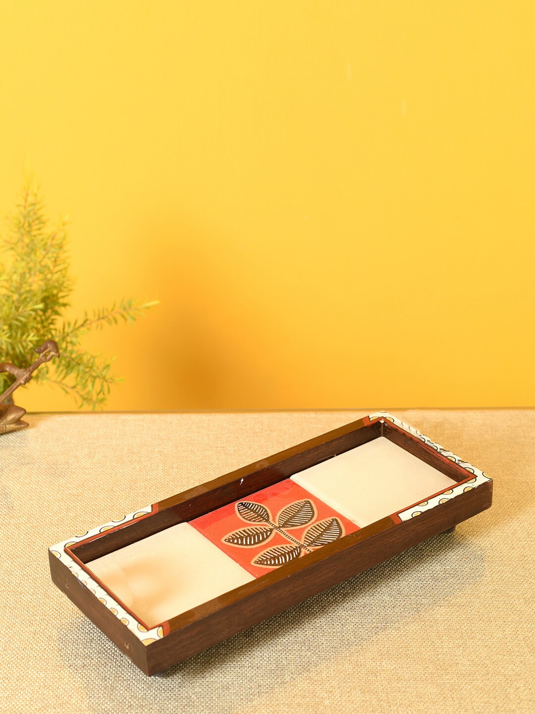 

AAKRITI ART CREATIONS Beige & Red Raspberry Flora Tray