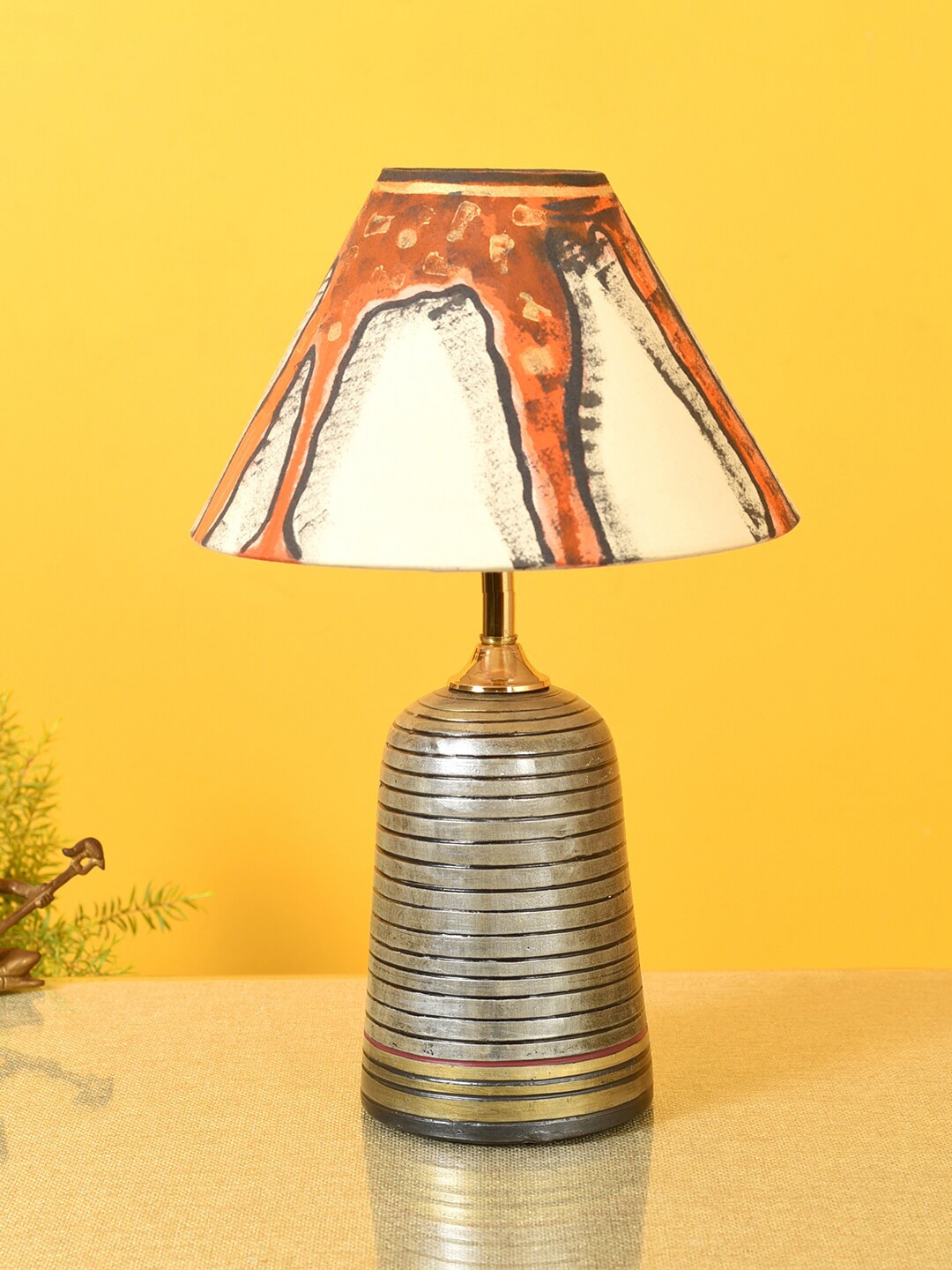 

AAKRITI ART CREATIONS Gold-Toned Printed Gilded Table Lamp