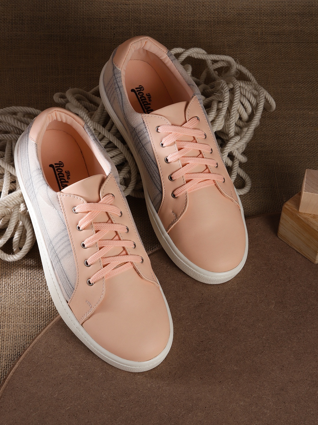 

Roadster Women Colourblocked & Checked Sneakers, Peach