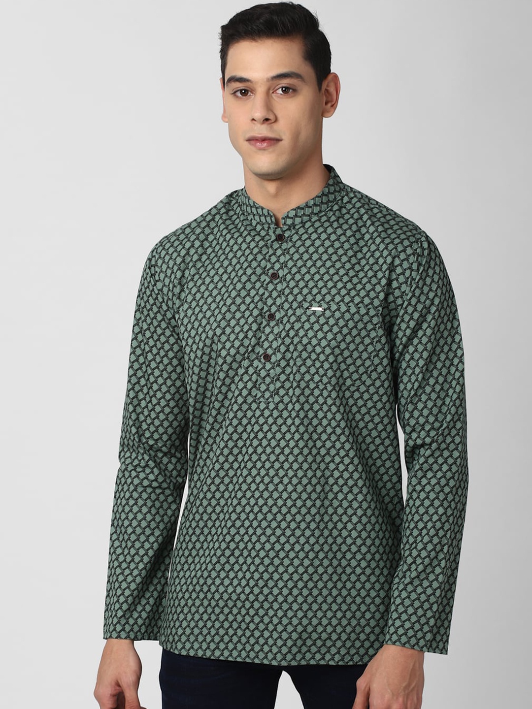 

Peter England Men Green Geometric Printed Pure Cotton Kurta