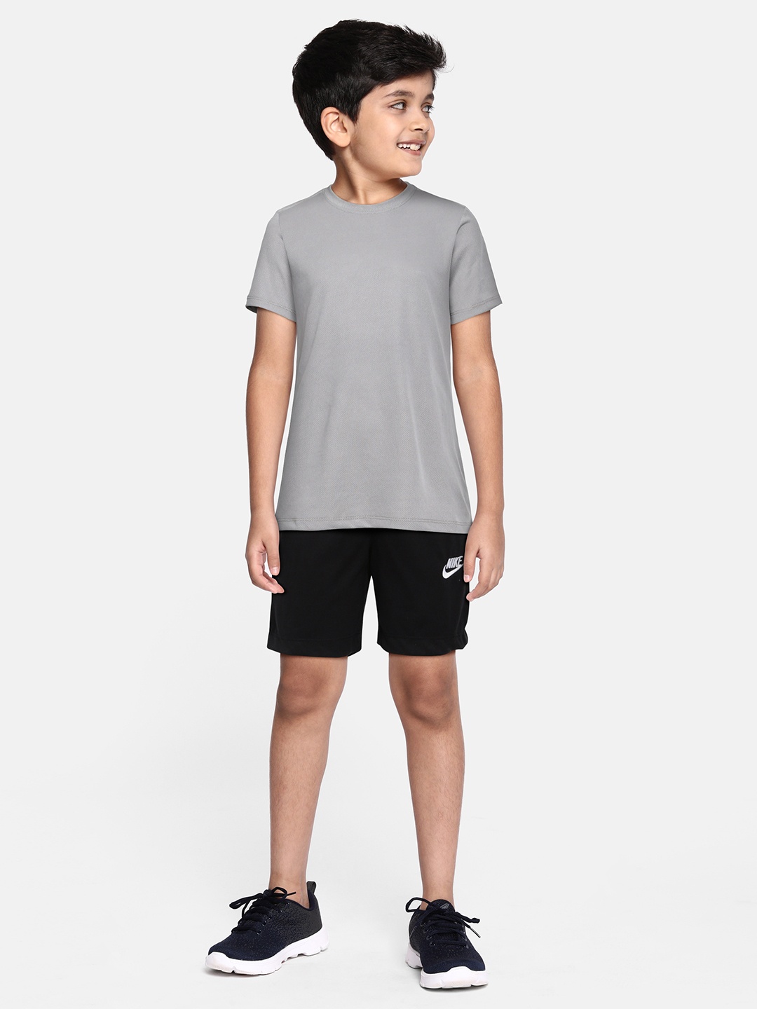 

Nike Boys Black Solid Shorts
