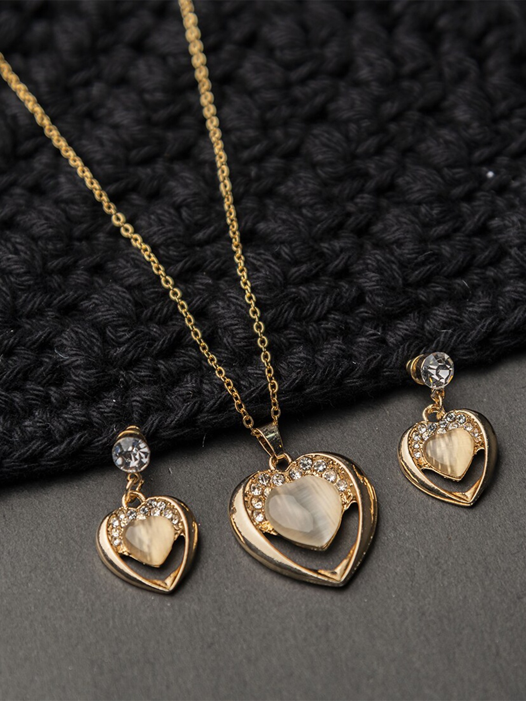 

Jewelz Gold-Plated Chain & Heart Pendent With Earrings