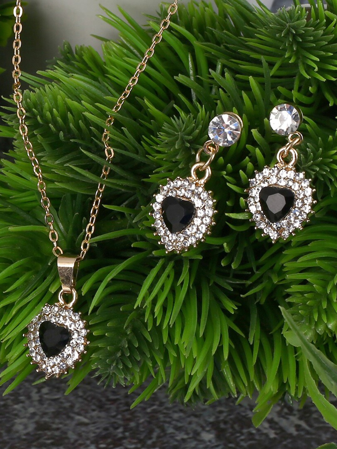 

Jewelz Gold-Plated Heart Shape Black Stone Pendent Chain With Earrings