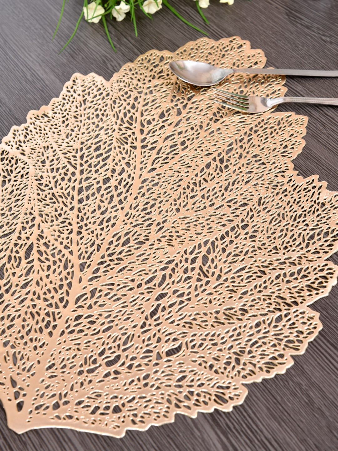 

DREAM WEAVERZ Pack of 6 Gold Coloured Leaf Shaped Dining Table Mats