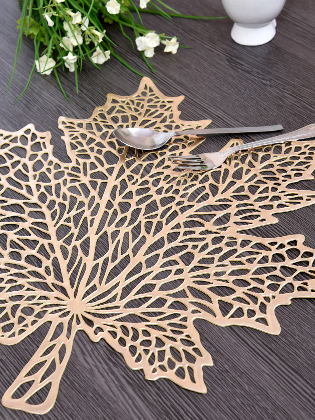 

DREAM WEAVERZ Set Of 6 Gold-Toned Maple Leaf Shaped Table Placements