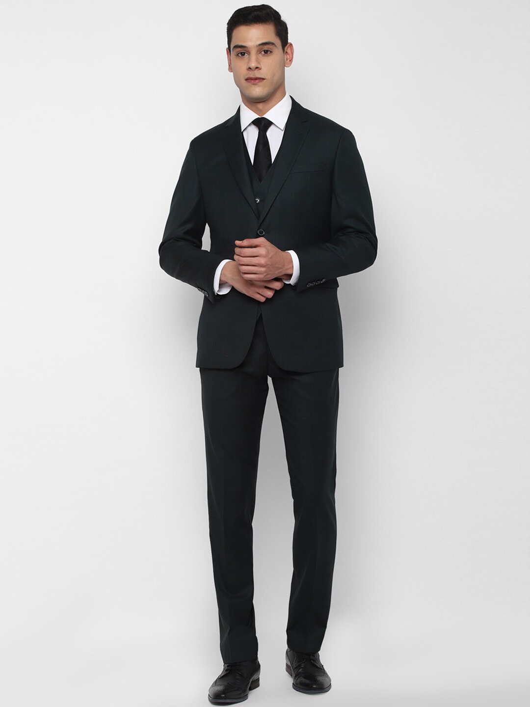 

Allen Solly Men Black Solid Single-Breasted Slim-Fit 3-Piece Suit