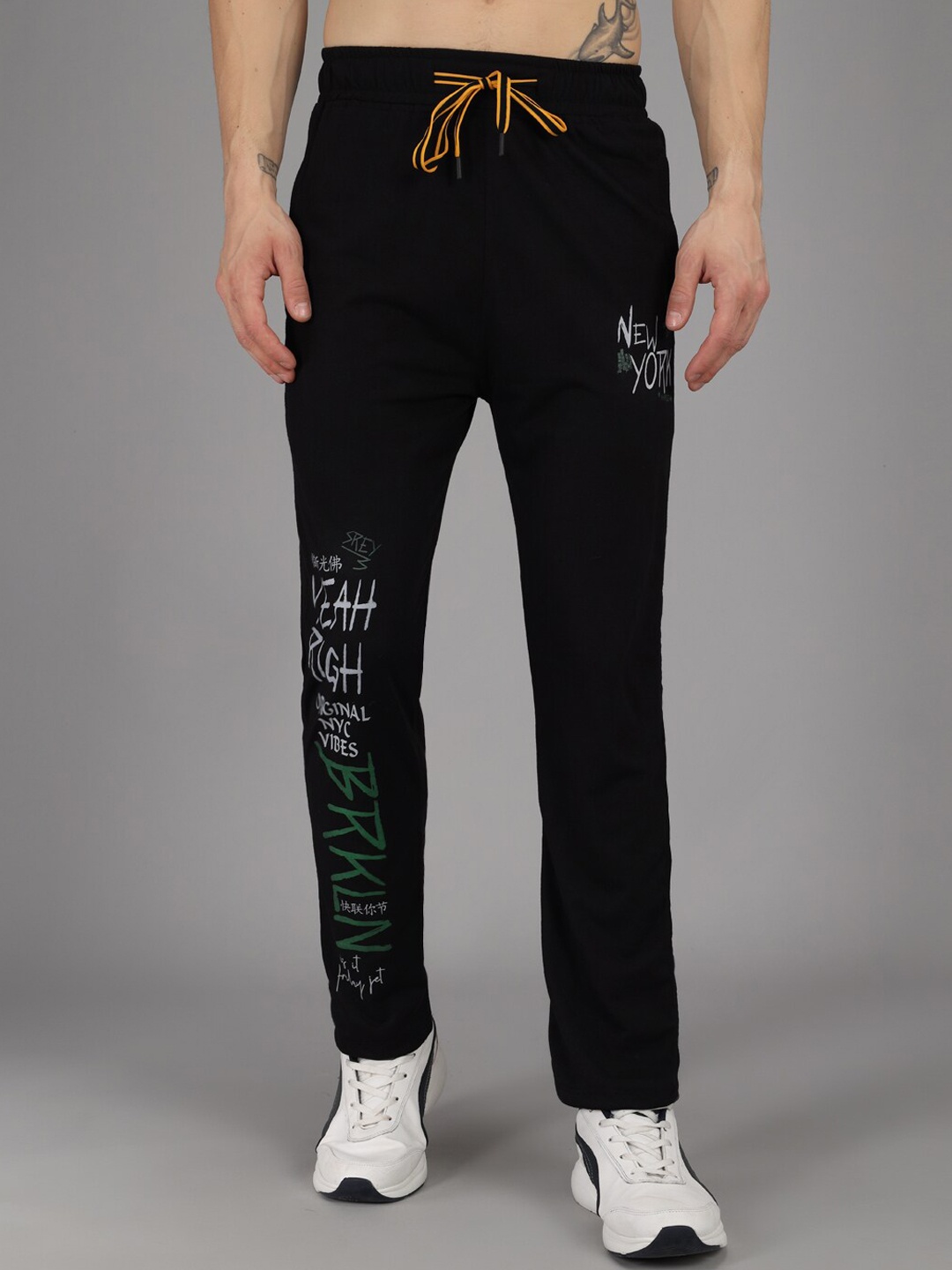 

Gallus Men Black Solid Cotton Track Pants